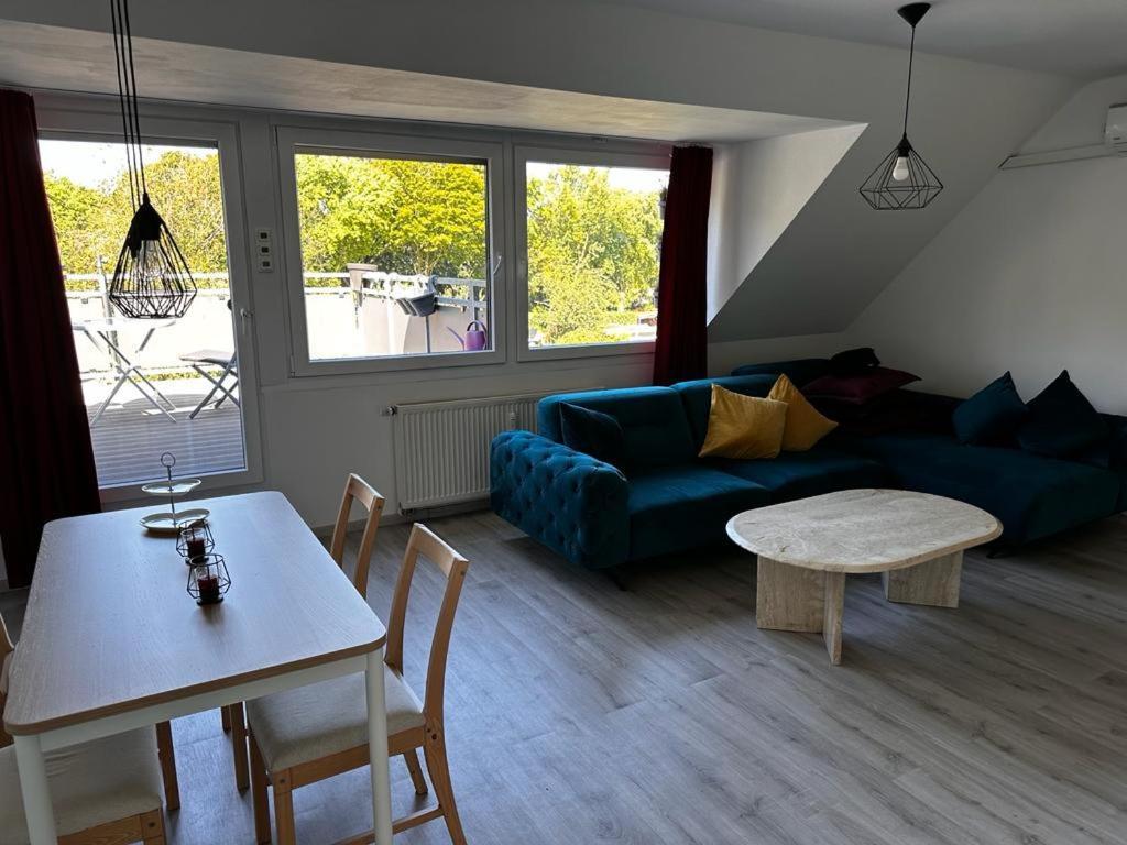 A&V Apartments Wunderschoene Rheinblick Wohnung Zum Entspannen Apt Ela Duisburg Exterior foto