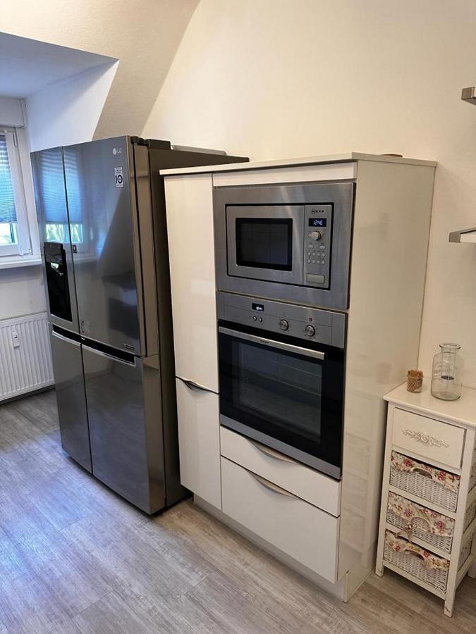 A&V Apartments Wunderschoene Rheinblick Wohnung Zum Entspannen Apt Ela Duisburg Exterior foto